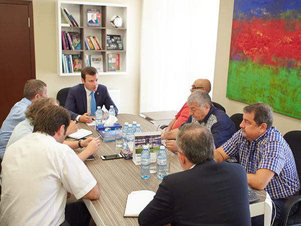 Baş katib Məşqçilər Komitəsi ilə görüşüb (fotolar)