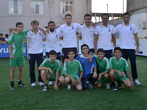 Futzal millisi səyyar meydançada (fotoreportaj)