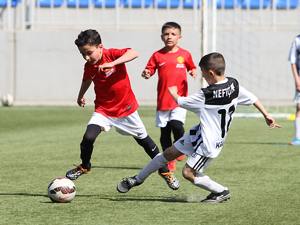 "M.U." Football School: A friendly match (photos)