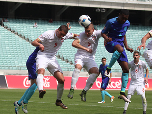 UEFA U-17 AÇ: Serbiya - Hollandiya 0:2 (fotoreportaj)
