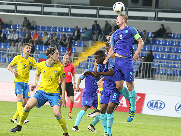 UEFA U-17 AÇ: 1/4 final, İsveç - Hollandiya 0:1 (fotoreportaj)