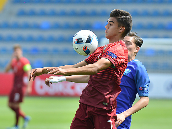 UEFA U-17 AÇ: 1/2 final, Portuqaliya - Hollandiya 2:0 (fotoreportaj)