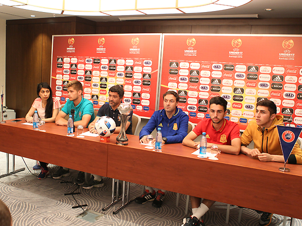 Mətbuat konfransı keçirilib (fotolar)