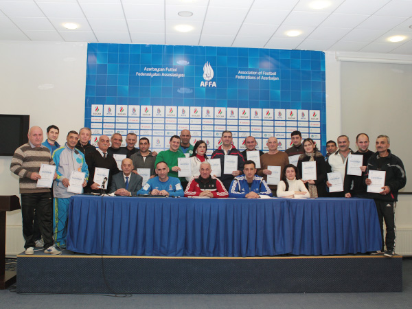 Seminar participants rewarded with certificates (photos)