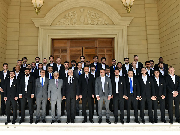 Prezident İlham Əliyev “Qarabağ”  futbol klubunun heyətini qəbul edib