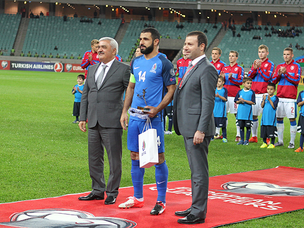 AFFA President presented a gift to Rashad Sadigov