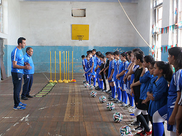 “Football lesson at schools” project in Beylagan (photos)