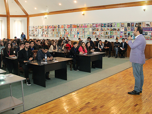 Meeting with students at the Odlar Yurdu University (photos)