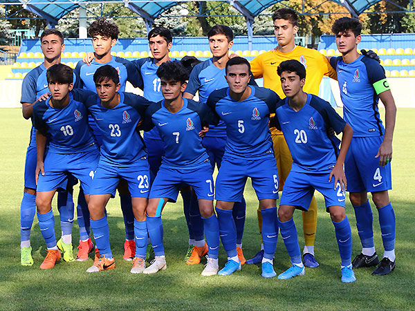 U-17 played the first game (photos)