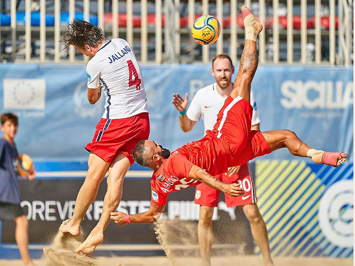 The beach soccer team won a game (photos)