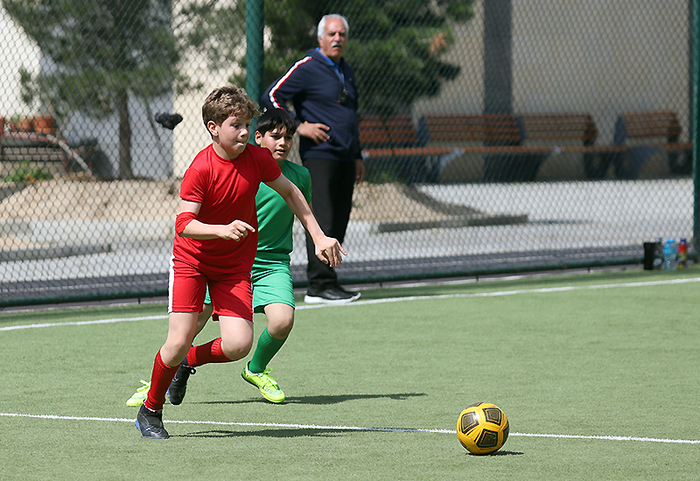 “Məktəblərdə Futbol Dərsi” turnirində yarımfinalçılar müəyyənləşib