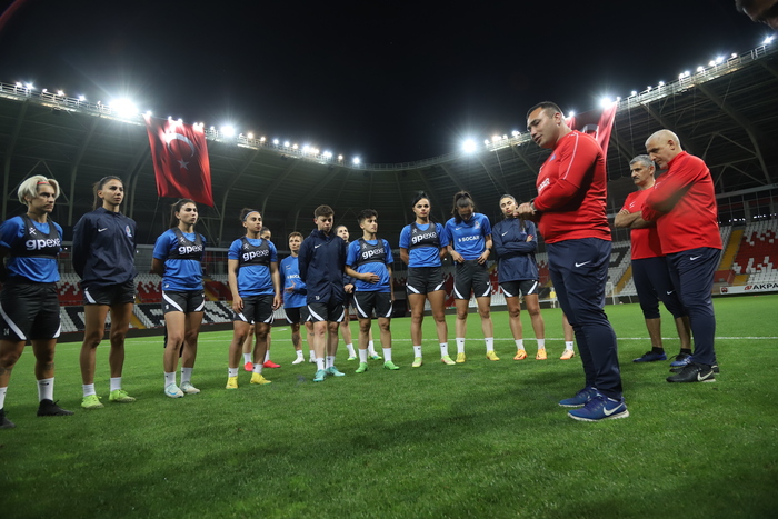 Millinin açıq məşqi (Qadınlar). Ərzincan, Türkiyə (fotoreportaj)