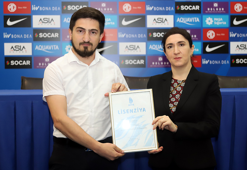 Klublara lisenziyaları təqdim olundu -