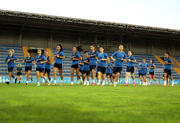 Open training of the national team (Women) before the match with Hungary (photos)