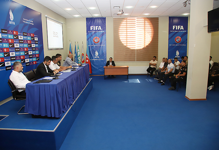 Azarkeşlərlə və əlil azarkeşlərlə əlaqələndirici şəxslərlə görüş keçirilib (fotolar)