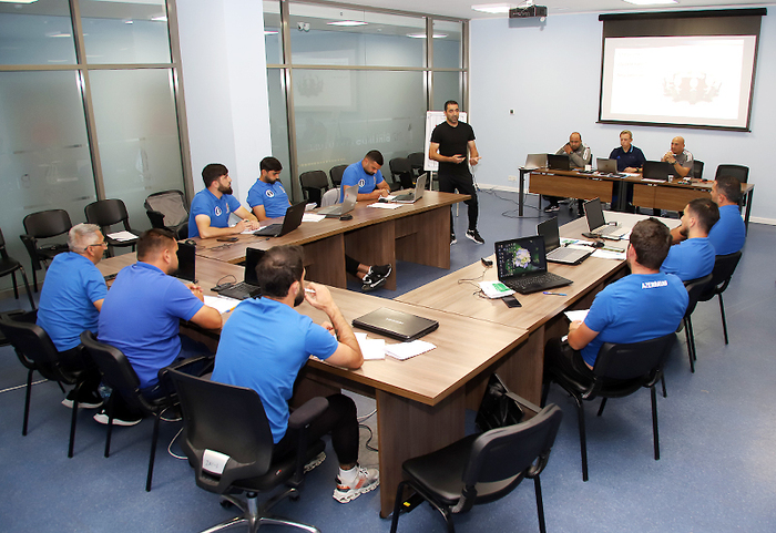 UEFA B kursu keçirilib (fotolar)