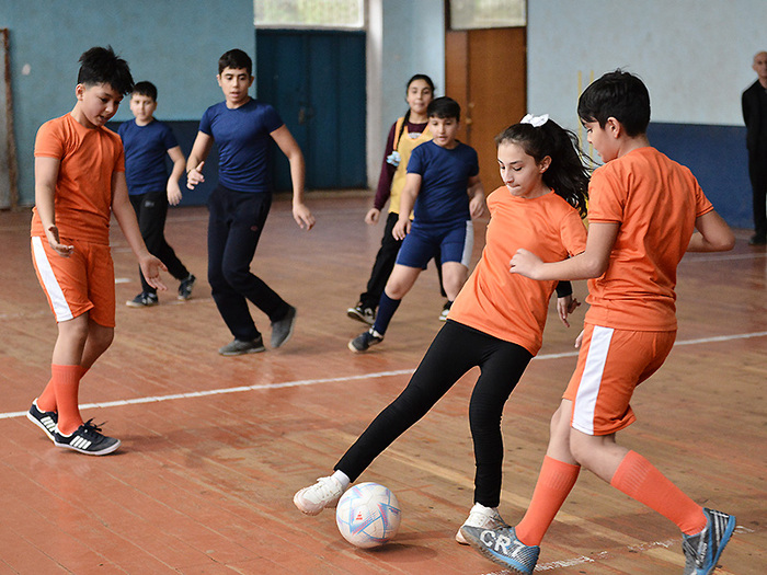 “Məktəblərdə Futbol Dərsi” layihəsi davam edir