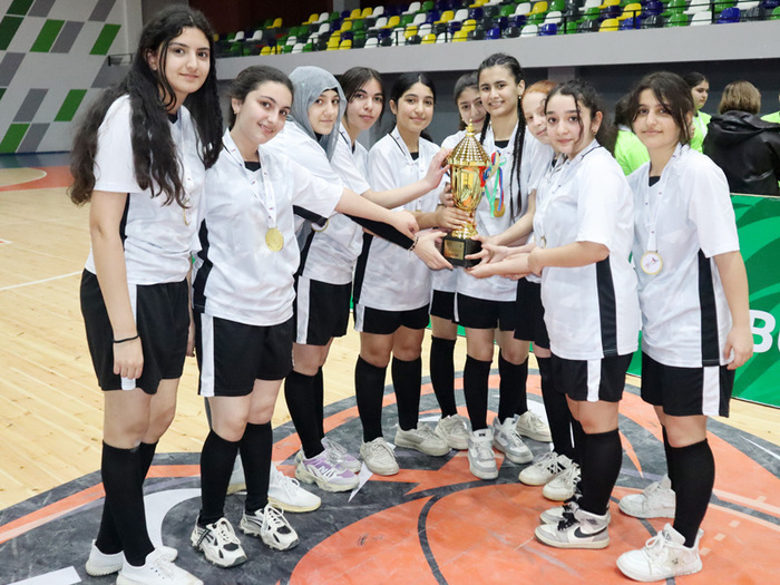 Girls Futsal Cup held (photos)