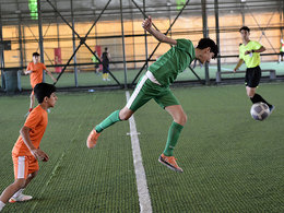 Məktəblər arasında minifutbol turniri keçirilir (fotolar)