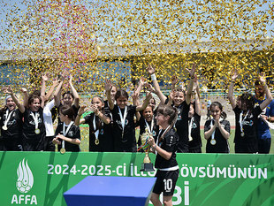 U-13 Qızlar Liqasının qalibləri mükafatlandırılıblar (fotolar)