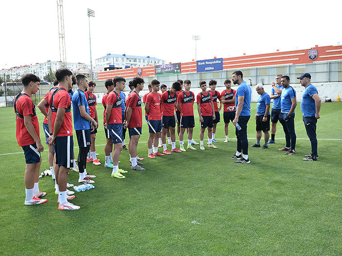 U-17-nin məşqi (fotoreportaj)}
