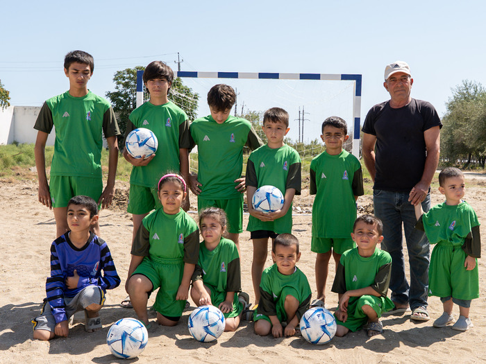 AFFA azyaşlıları futbol inventarları ilə təmin etdi (fotolar)