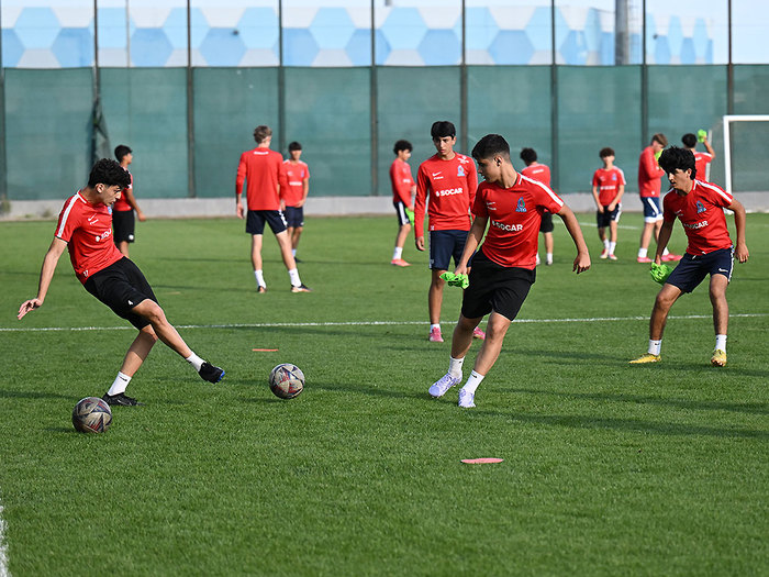 U-16 millinin məşqi (fotoreportaj)}
