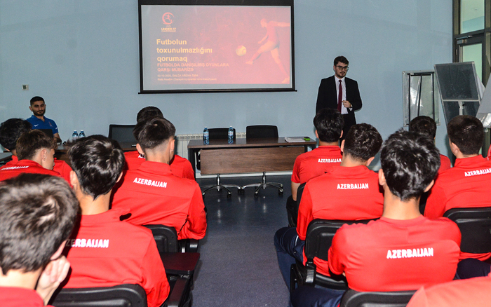 U-17 üçün danışılmış oyunlara qarşı sessiya keçirilib (fotolar)