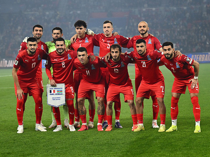 Millimiz Fransa yığması ilə səfərdə üz-üzə gəlib}