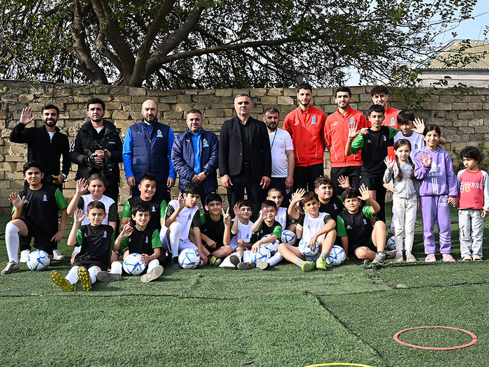 Members of A-team met with teenage players in Kurdakhani (photos)