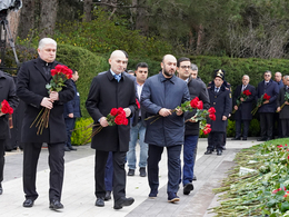 AFFA rəhbərliyi Ulu Öndərin xatirəsini yad edib (fotolar)