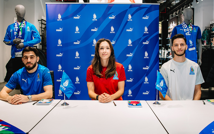 Kits of National A-team in Puma Stores (photos)}