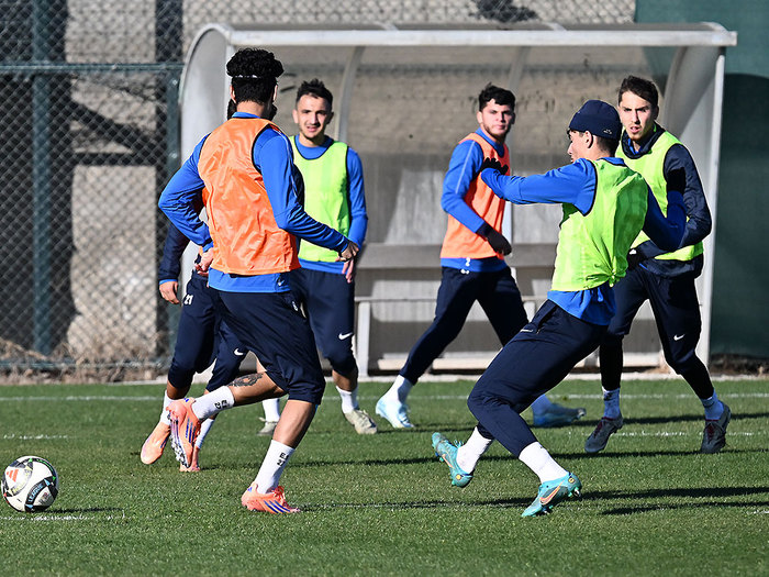 U-21-in məşqi (fotoreportaj)}