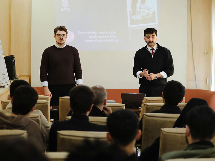 Klublar üçün danışılmış oyunlara qarşı sessiya (fotolar)