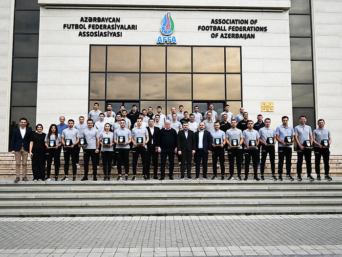 AFFA-da FIFA referiləri üçün vəsiqə və döş nişanlarının təqdimat mərasimi keçirilib (fotolar)}