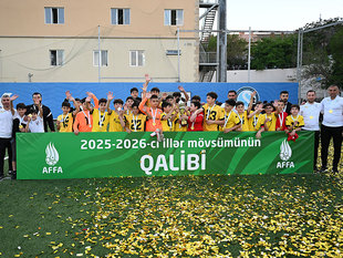 The winners of the U-13 League are awarded (photos)