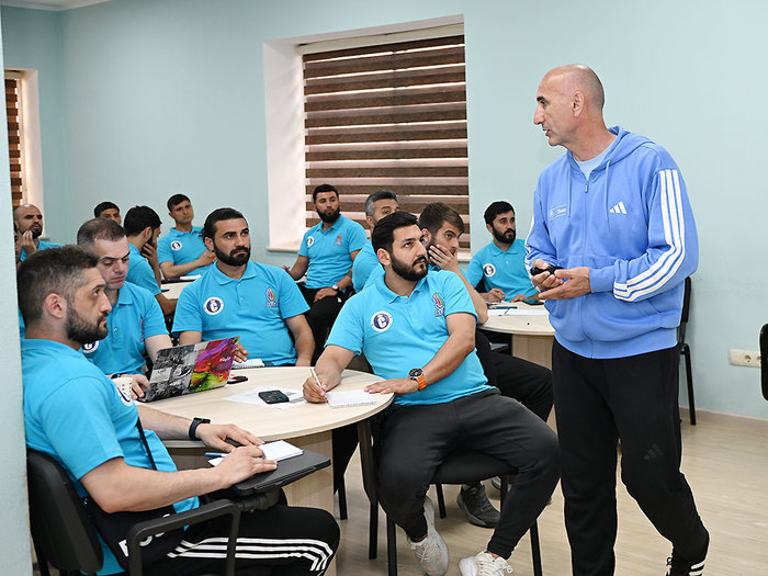 UEFA C kursu keçirilib (fotolar)}