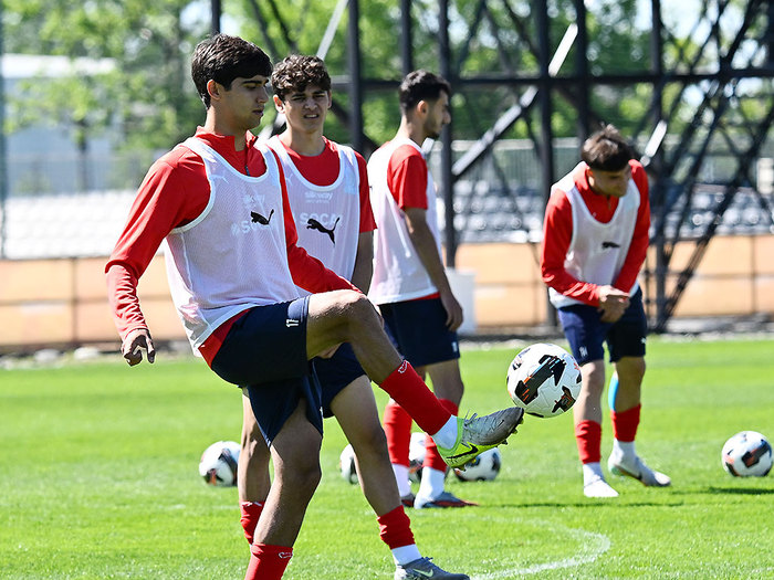 U-20 millinin məşqi (fotoreportaj)