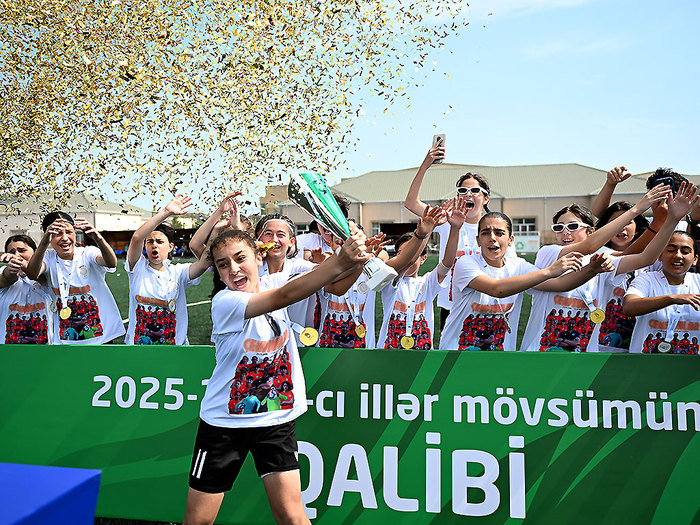 U-16 Qızlar Liqasının qalibləri mükafatlandırıldı (fotolar)}