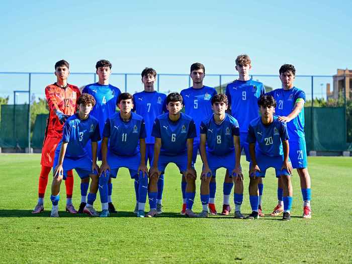 U-17 Tacikistan yığması ilə qarşılaşıb}