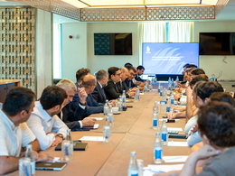 Meeting with club officials and financial managers (photos)