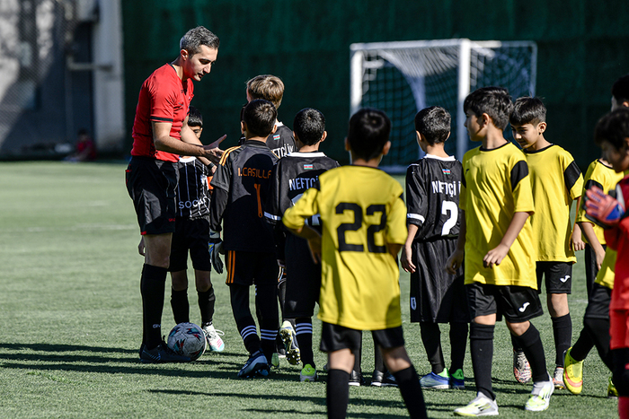 FIFA referilərimiz U-10 Liqasının oyunlarını idarə ediblər}