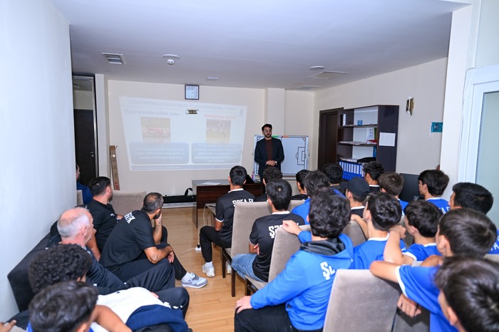Futbol klublarında maarifləndirici sessiyalar davam edir}